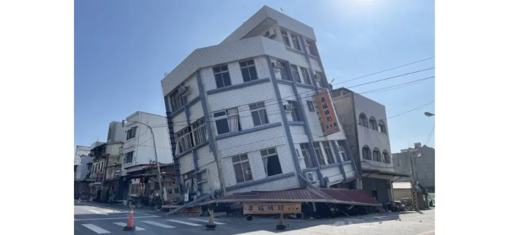 台灣花蓮北濱街與康樂街口一樓消失