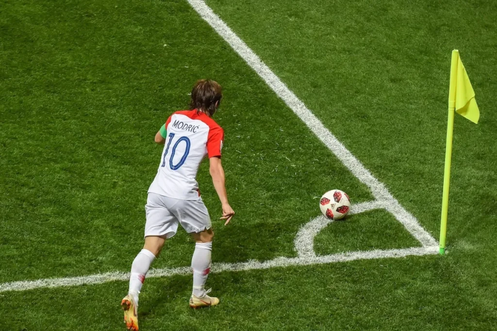 當對手擁有高大球員時，開出角球仍具有進球威脅