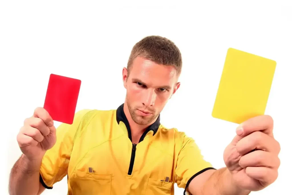 紅黃牌規則與吹判會大大影響比賽走向