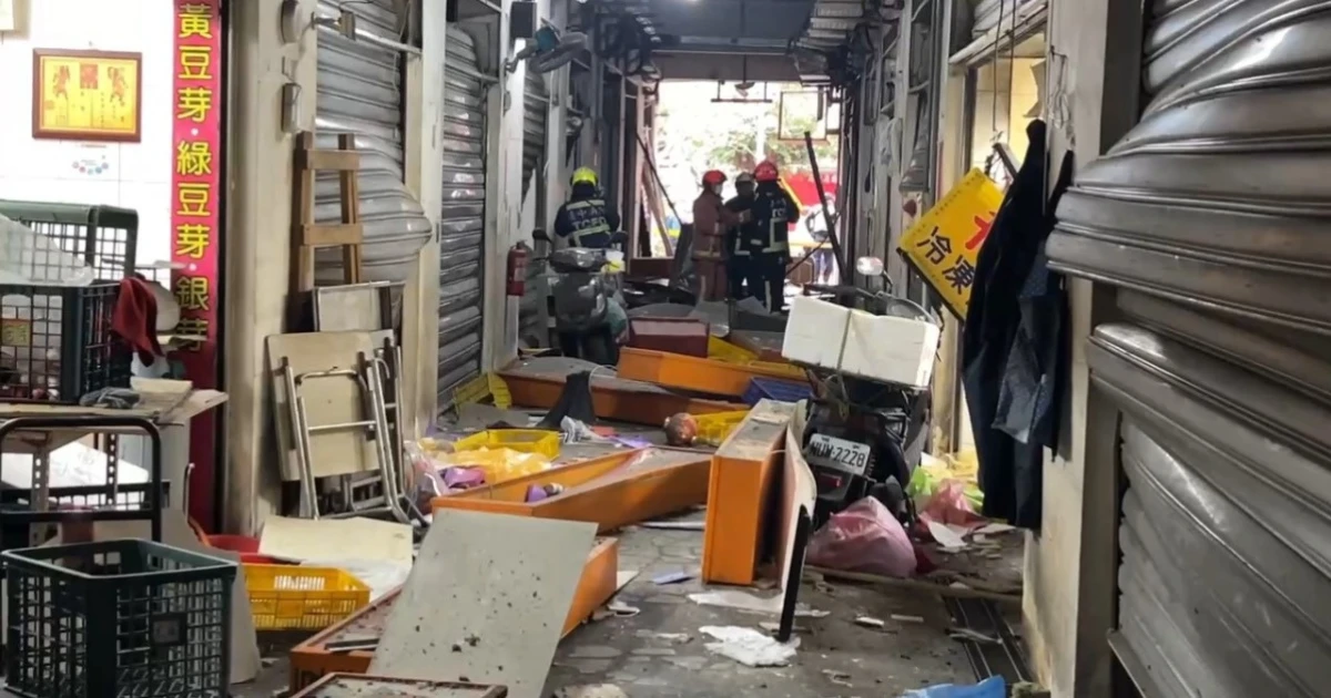 台中建國市場氣爆鐵捲門遭炸飛波及16攤，最新傷亡與影片曝光！